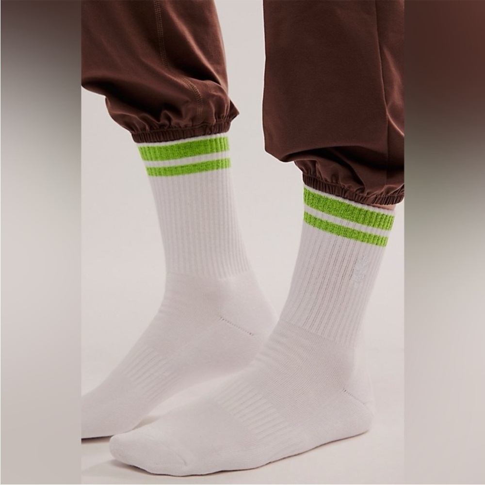 NWT- FP Movement Flash Quarter Crew Socks